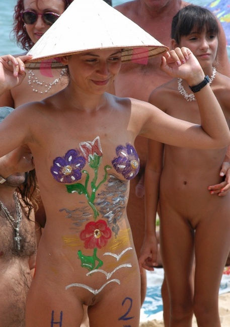 Erotic beauty contest among girls of nudists [Bodyart Collection]