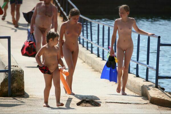 Gallery of a family nudism on the sea coast [Bodyart Collection]