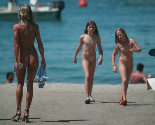 FKK photo - nudism on a beach [Bodyart Collection]