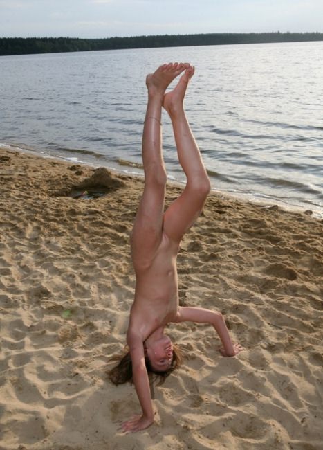 Family nudism - photos of young and adult nudists on a beach [Bodyart Collection]