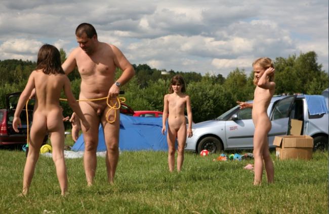 Naturism in nature - FKK photos [Bodyart Collection]