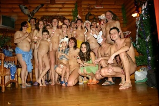 Nudists meet new year in a sauna | FKK im neuen Jahr [Bodyart Collection]