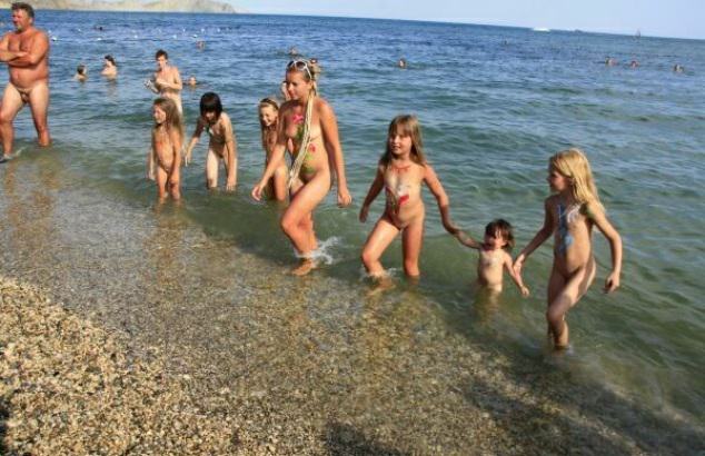 Family nudism of a photo - the coast of the Black Sea [Bodyart Collection]