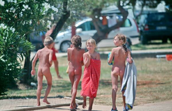 Family nudism - a photo in camp of nudists [Bodyart Collection]