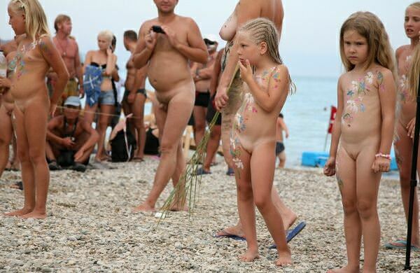 Purenudism photo - beauty contest among young nudists [Bodyart Collection]