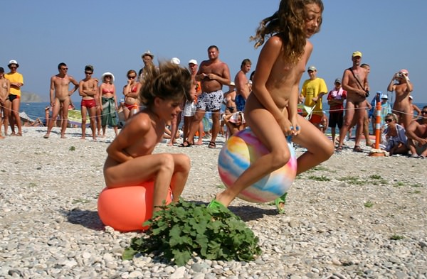 Purenudism photo - competition on a beach of nudists with a full-sphere | Purenudism FKK [Bodyart Collection]