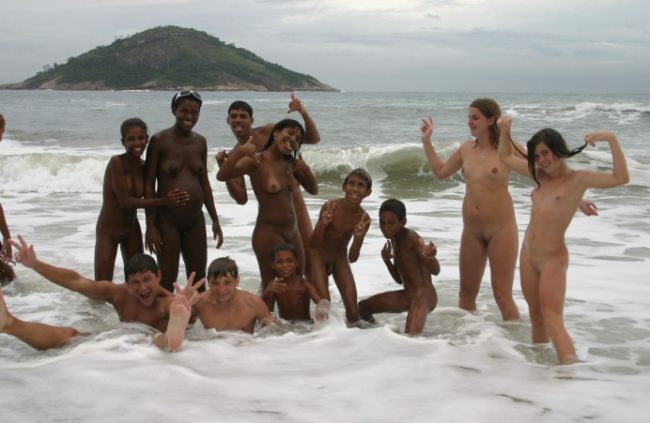 Tourist resorts for nudists in Brazil | Die touristischen Kurorte f&#252;r die Nudisten in Brasilien [Bodyart Collection]