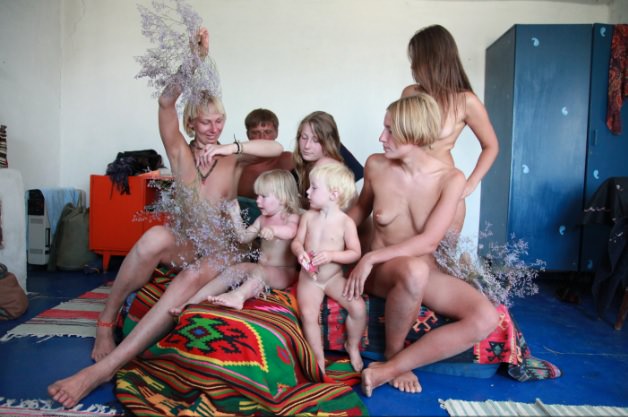 Modern European family nudism photos [Bodyart Collection]