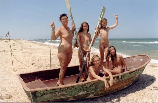 Family nudism in the Mediterranean purenudism new photos [Bodyart Collection]