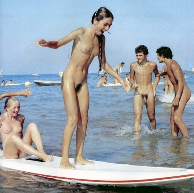 Young retro nudist photo [Bodyart Collection]